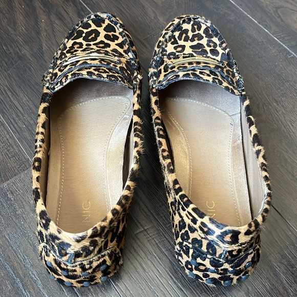 Vionic Ashby Leopard print Calf Hair driving loafer, like new. - Picture 4 of 4
